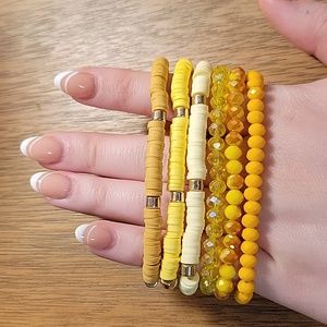 Set of beaded and heishi yellow bracelets. Set of 6
